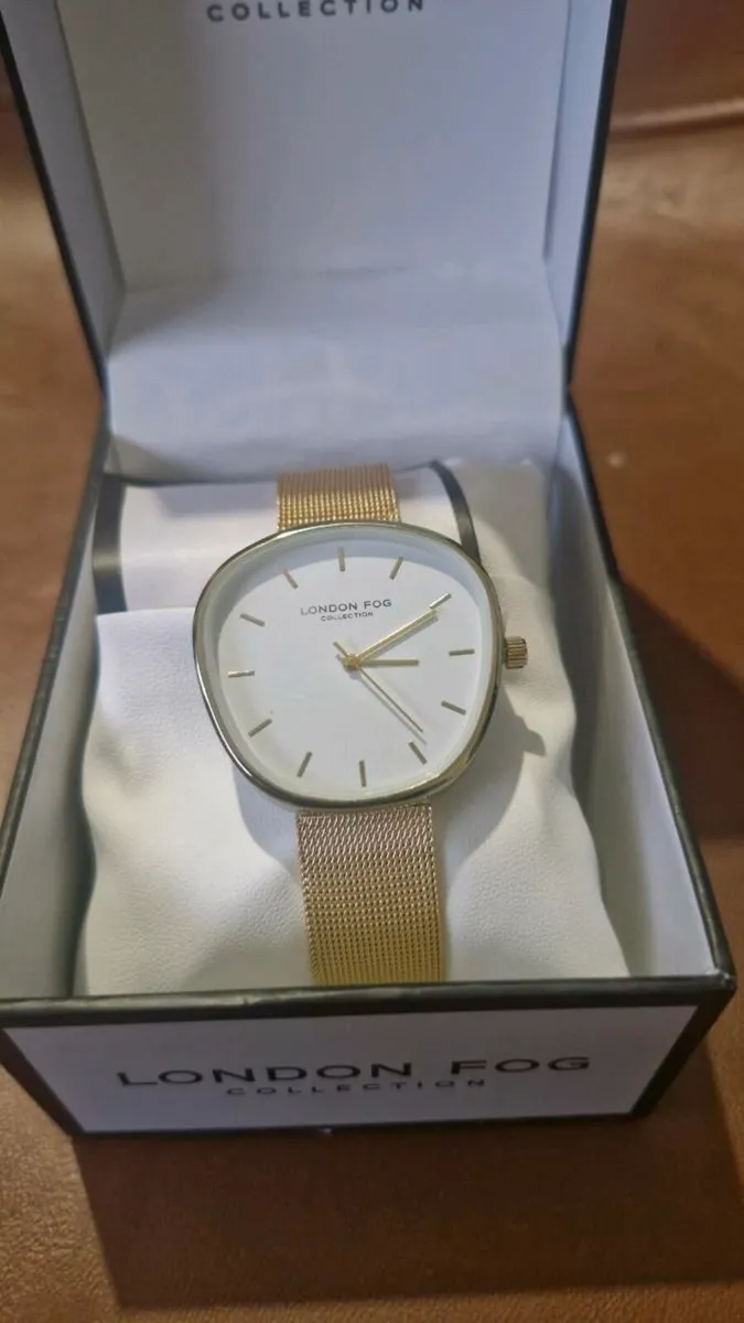 London Fog Women's 36mm Bath Mesh Strap Watch - Image 1