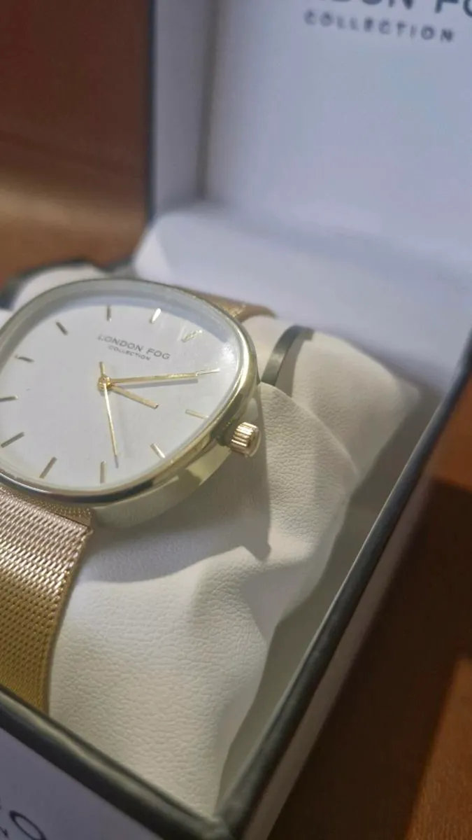 London Fog Women's 36mm Bath Mesh Strap Watch - Image 2