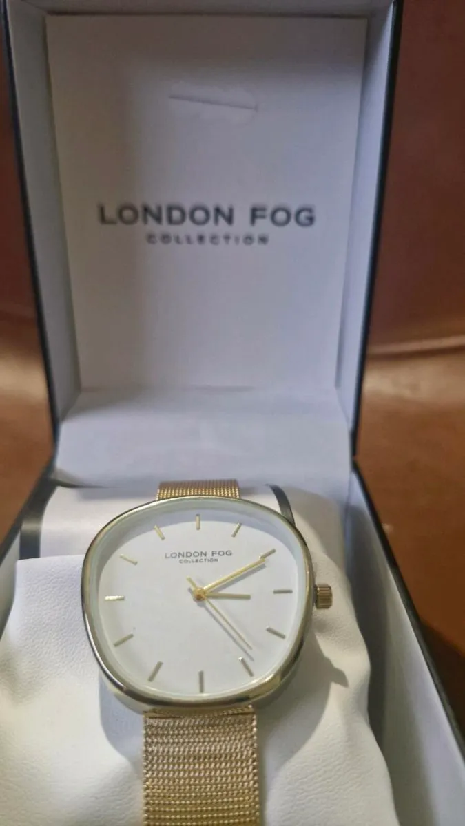 London Fog Women's 36mm Bath Mesh Strap Watch - Image 3