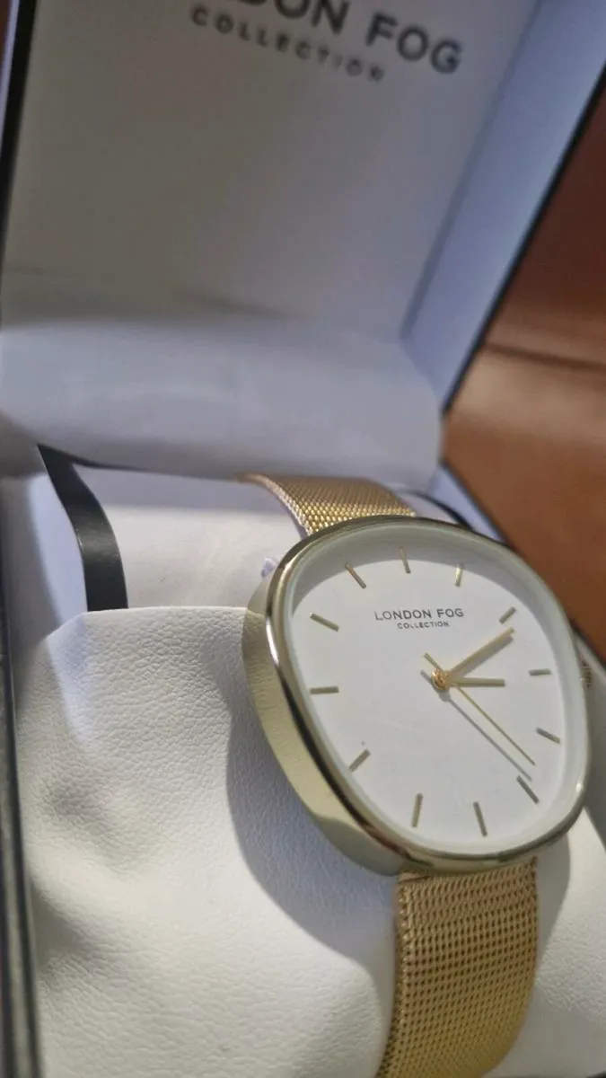 London Fog Women's 36mm Bath Mesh Strap Watch - Image 4