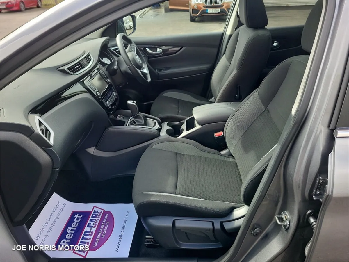 Nissan Qashqai 1.3 SV   AUTOMATIC  5DR - Image 4