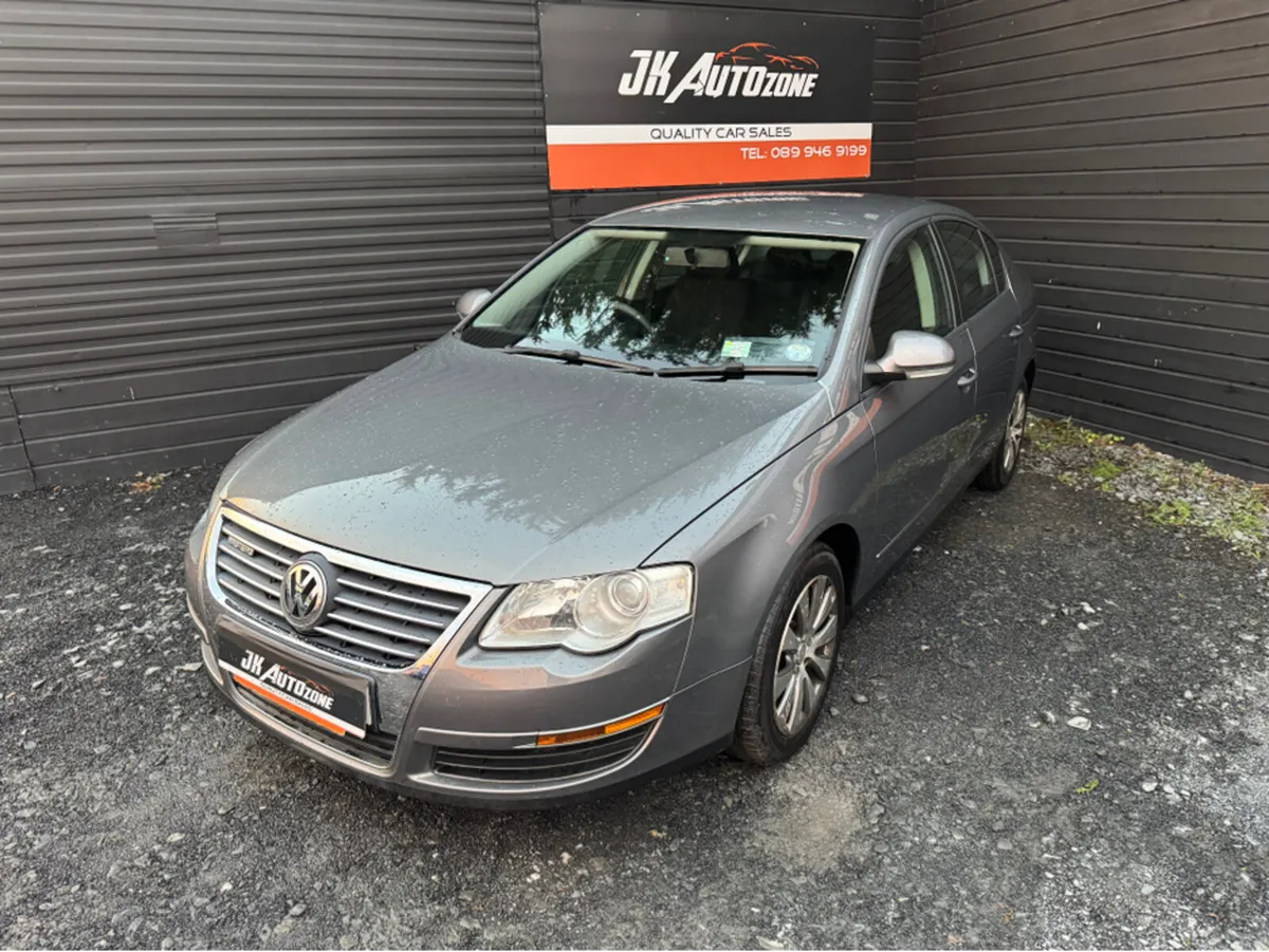 Volkswagen Passat 1.9 TDI BLUEMOTION 105 4DR - Image 3