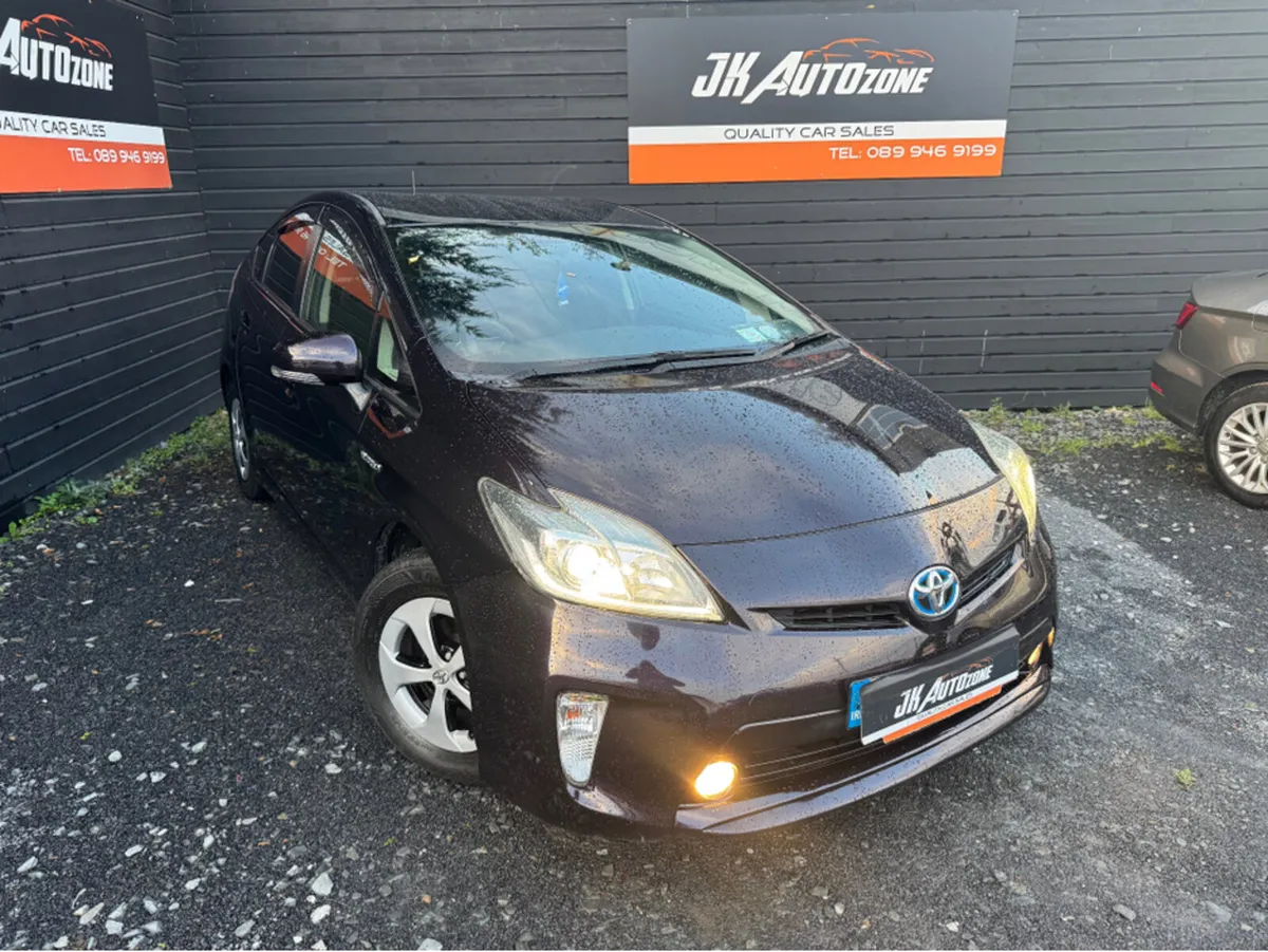 Toyota Prius 1.8 HYBRID 5DR AUTO - Image 1