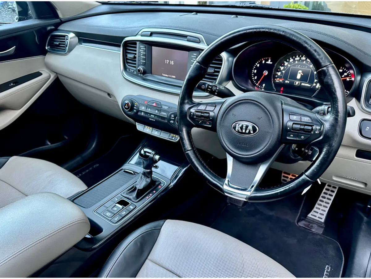 Kia Sorento PLATINUM 7 SEATER AUTO PANORAMIC ROOF - Image 2