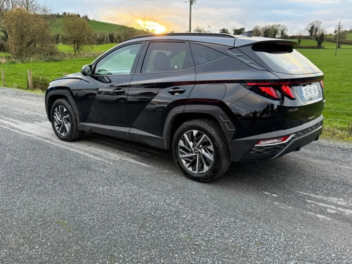 Hyundai Tucson IX35 EXECUTIVE 2TONE HEV AUTO 5DR - Image 3