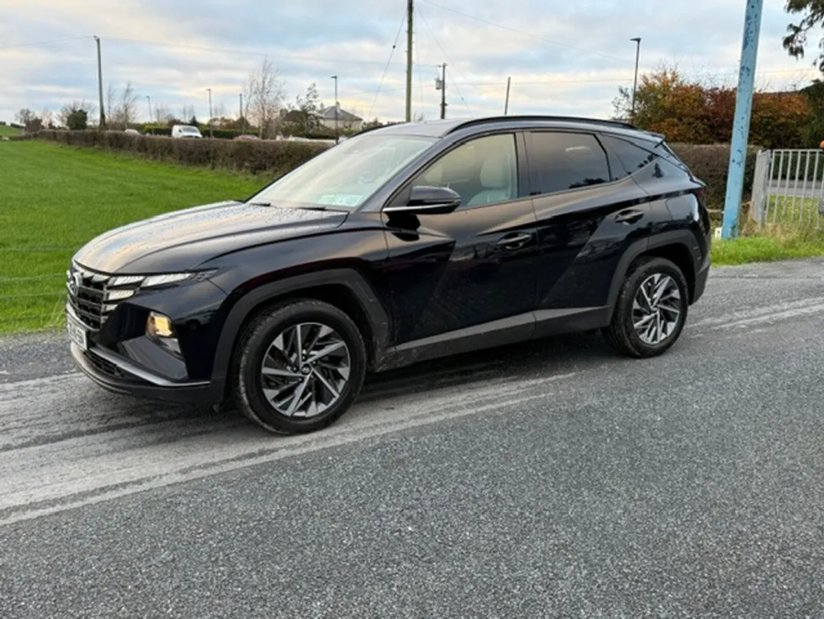 Hyundai Tucson IX35 EXECUTIVE 2TONE HEV AUTO 5DR - Image 4