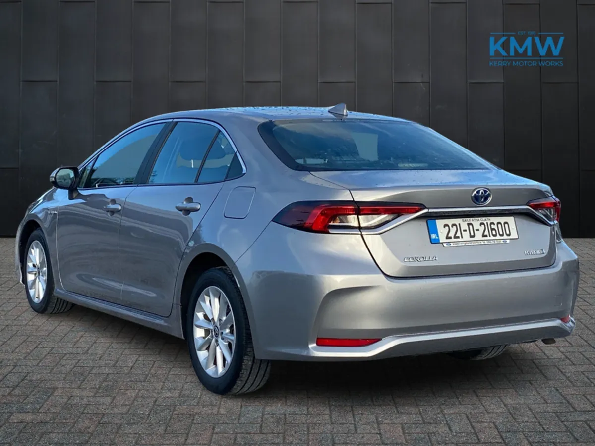 Toyota Corolla HYB LUNA SALOON 4DR AUTO - Image 4
