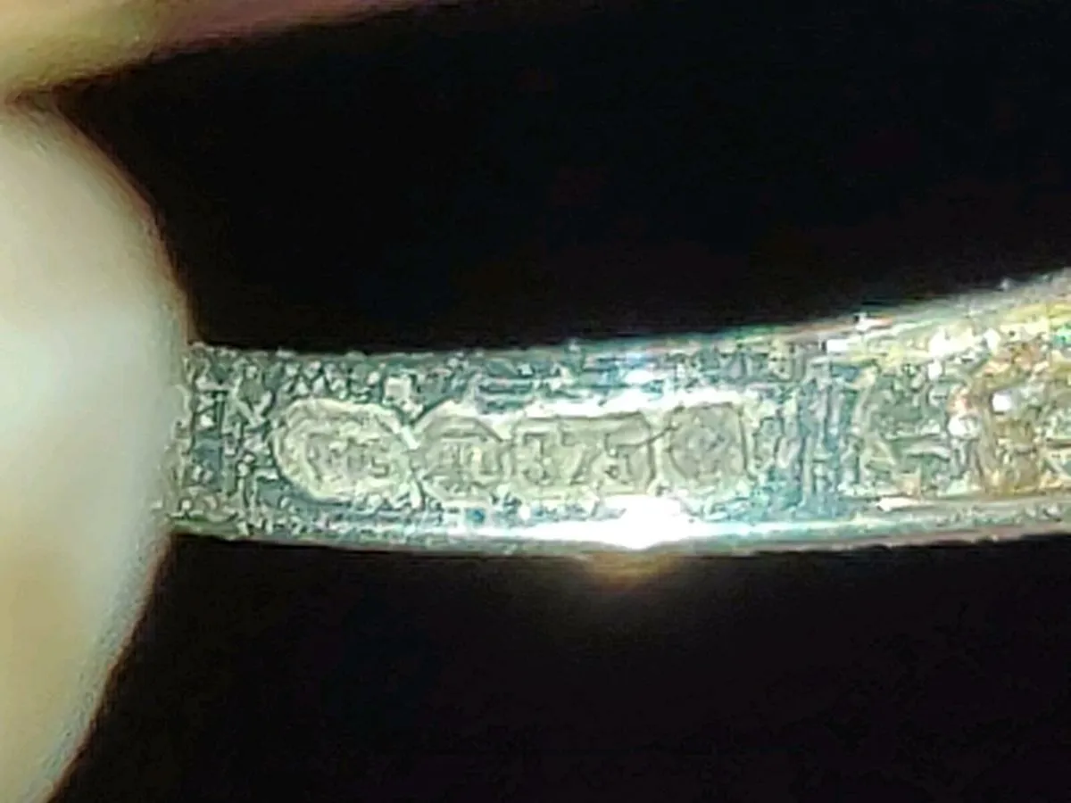 GLITTERY CROSSOVER, 9CT Thick Gold New Dress Ring - Image 4