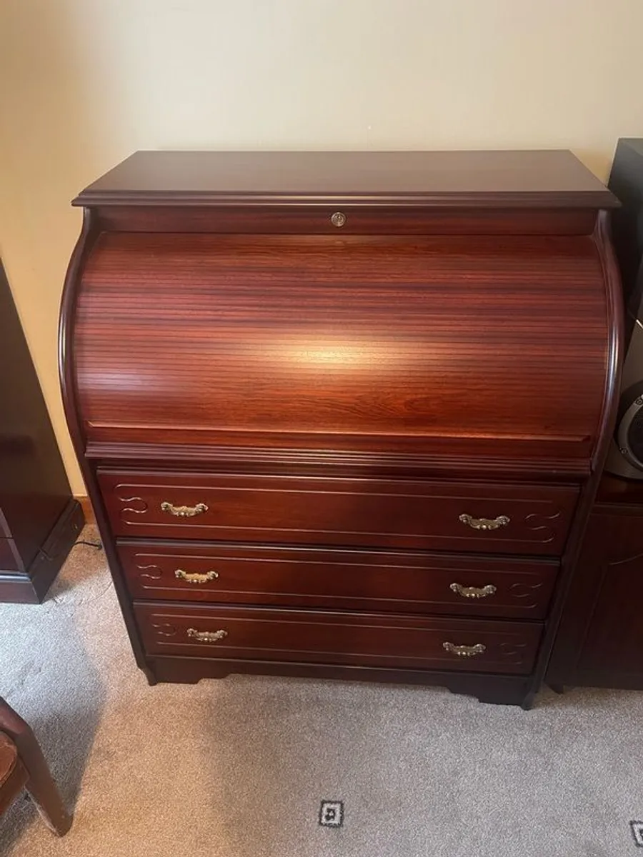 Mahogany roll-top Bureau Desk - Image 1