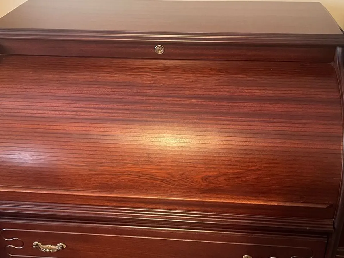 Mahogany roll-top Bureau Desk - Image 2