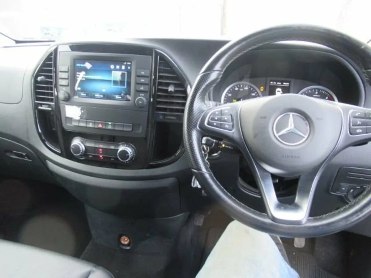 2.0 114 CDI SELECT Tourer 9 Seater G-Tronic 5dr Di - Image 4