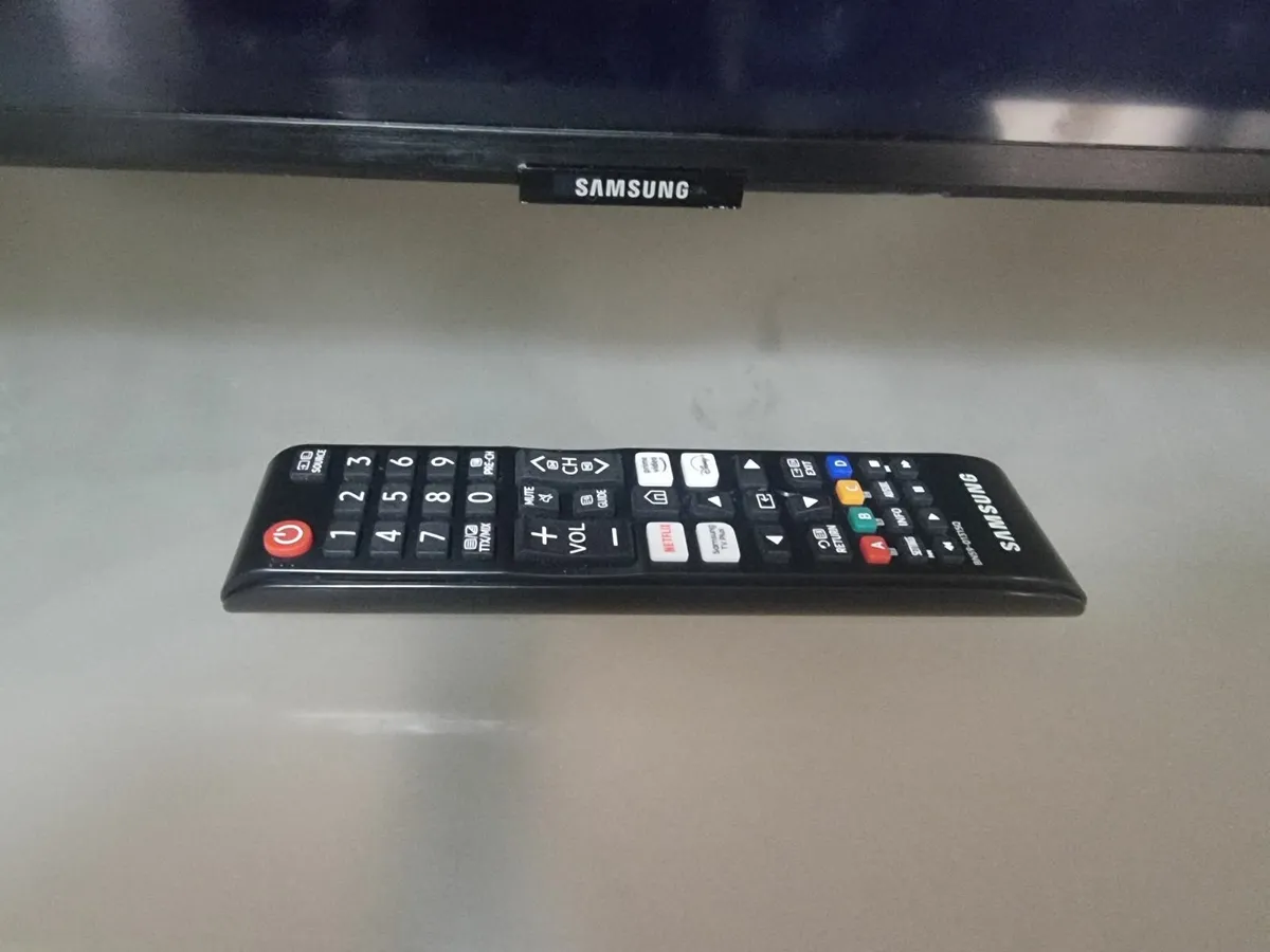 55" Samsung Crystal 4K Quantum HDR Smart TV - Image 3