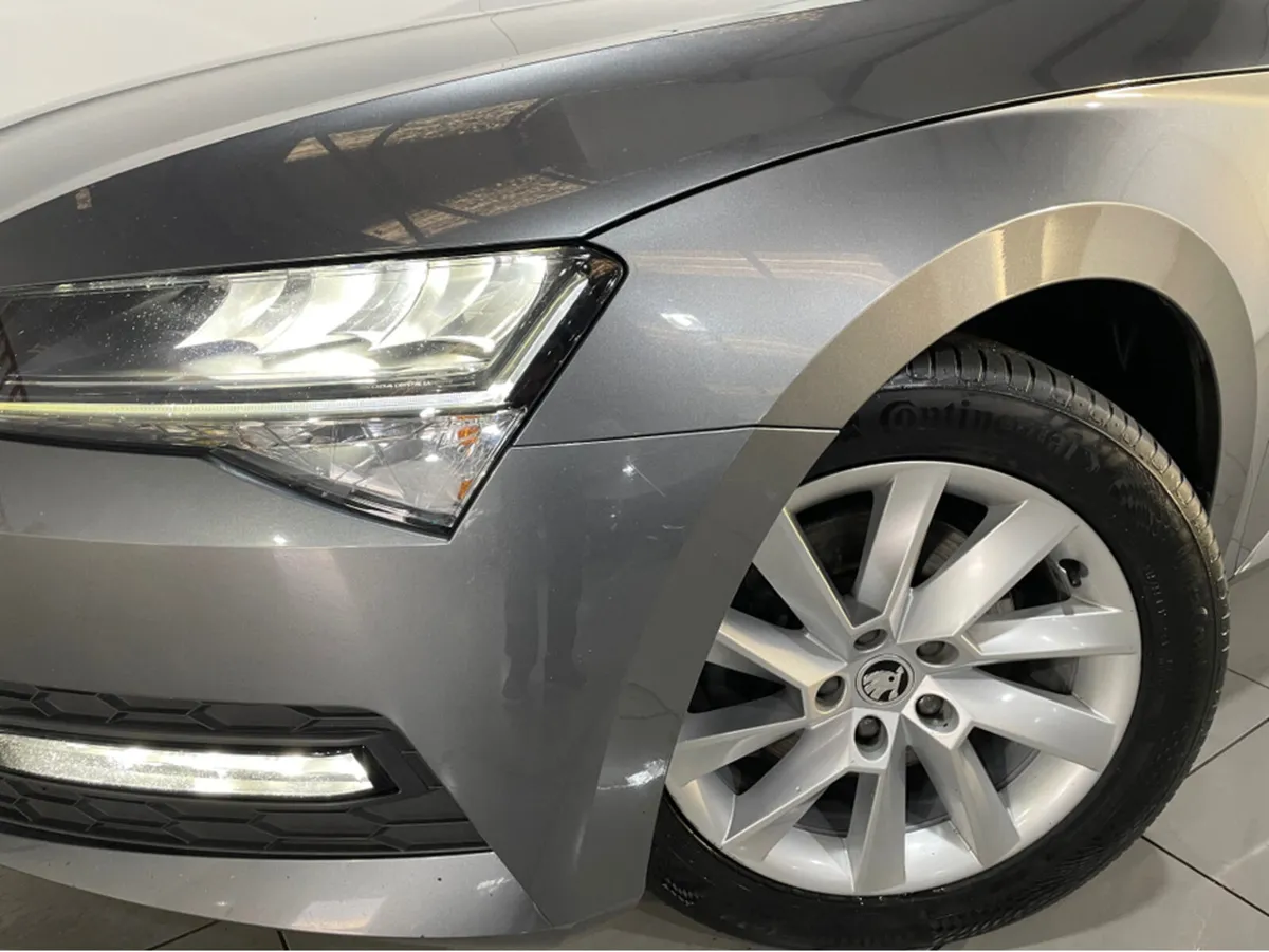 Skoda Superb AMBITION 2.0 TDI 150HP 5DR FULL SERVI - Image 4