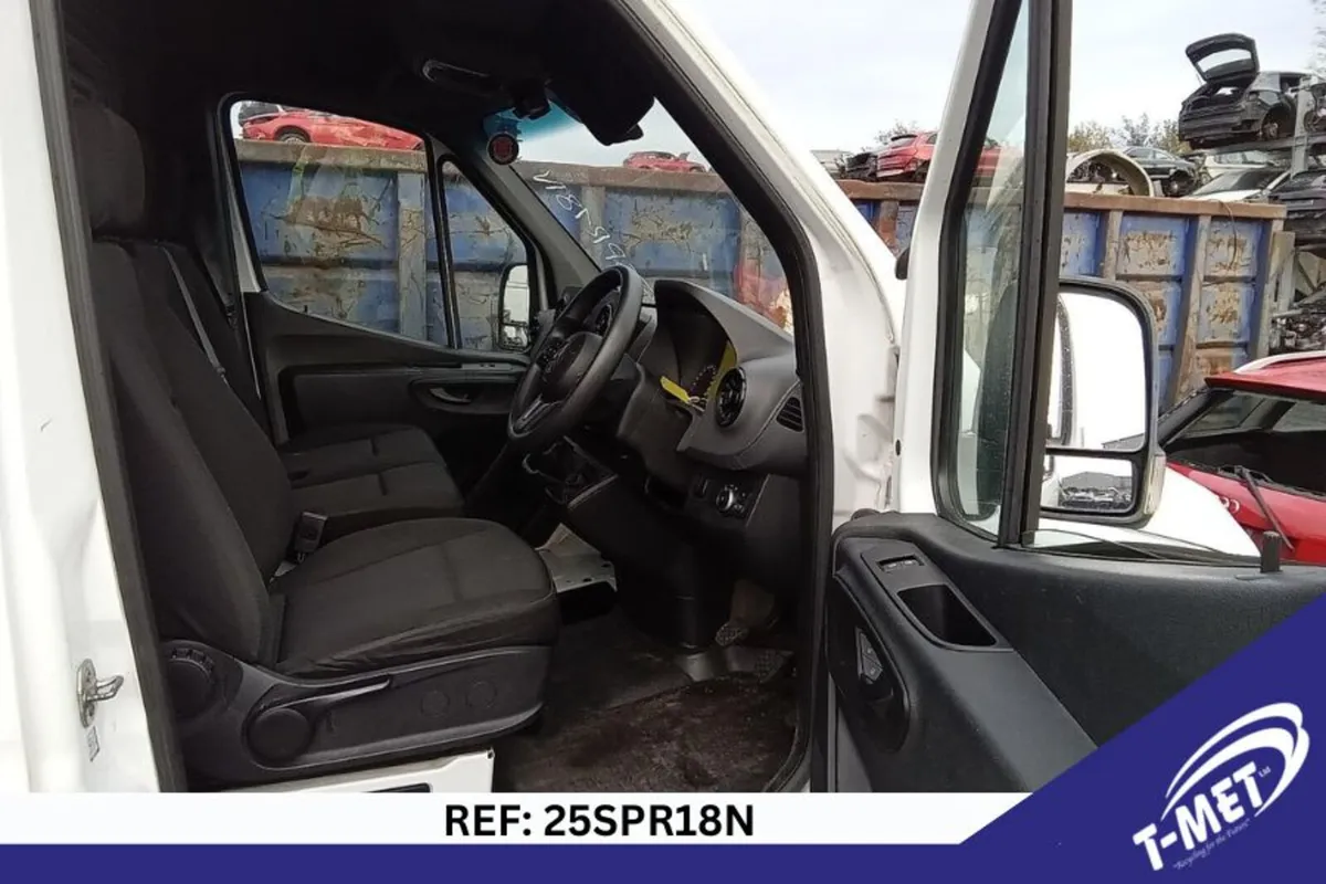 2021 MERCEDES SPRINTER BREAKING FOR PARTS - Image 3