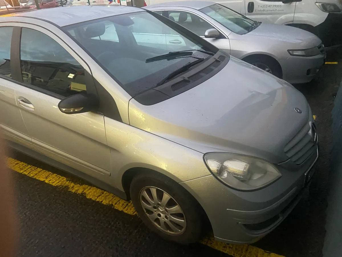Mercedes B-Class 2007 for repair or breaking - Image 1