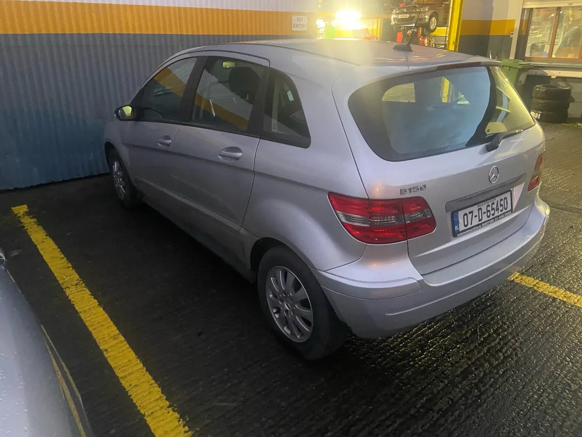 Mercedes B-Class 2007 for repair or breaking - Image 4