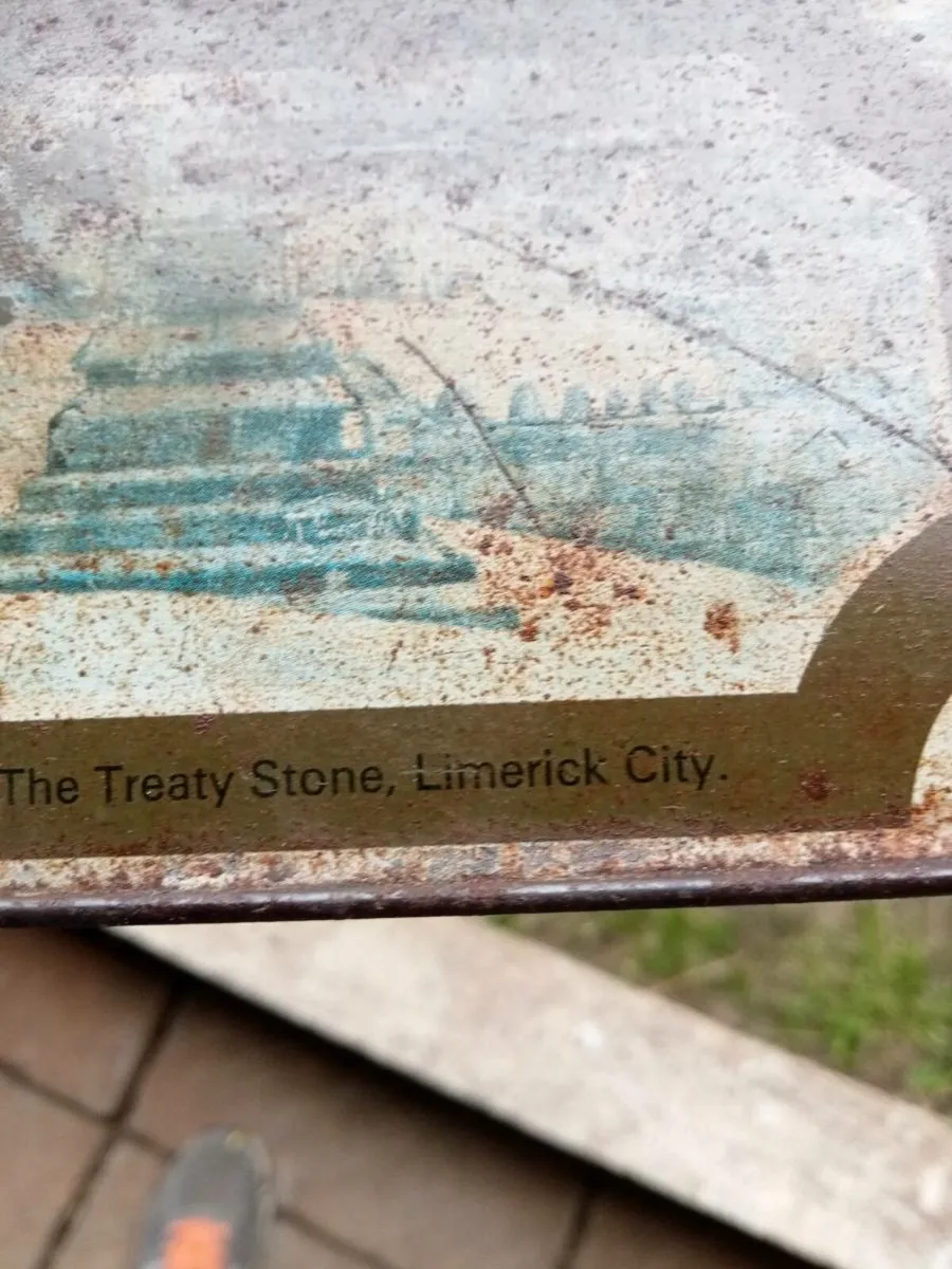 Old biscuit tins - Image 4