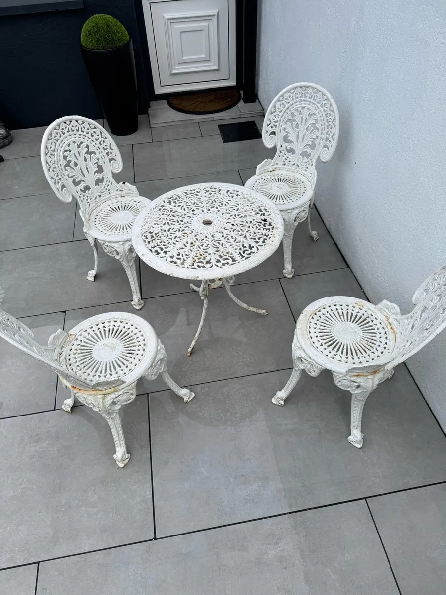 Cast Iron garden furniture - Image 1