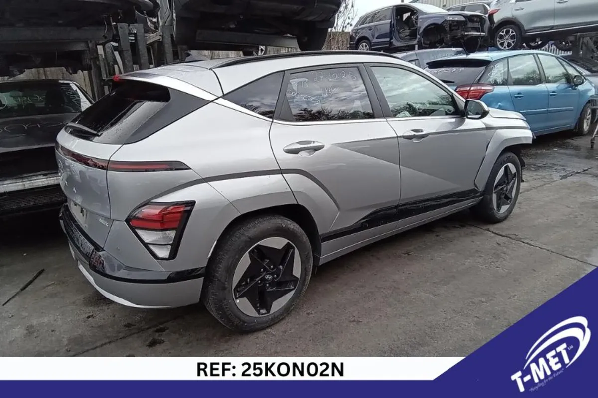 2024 HYUNDAI KONA BREAKING FOR PARTS - Image 3