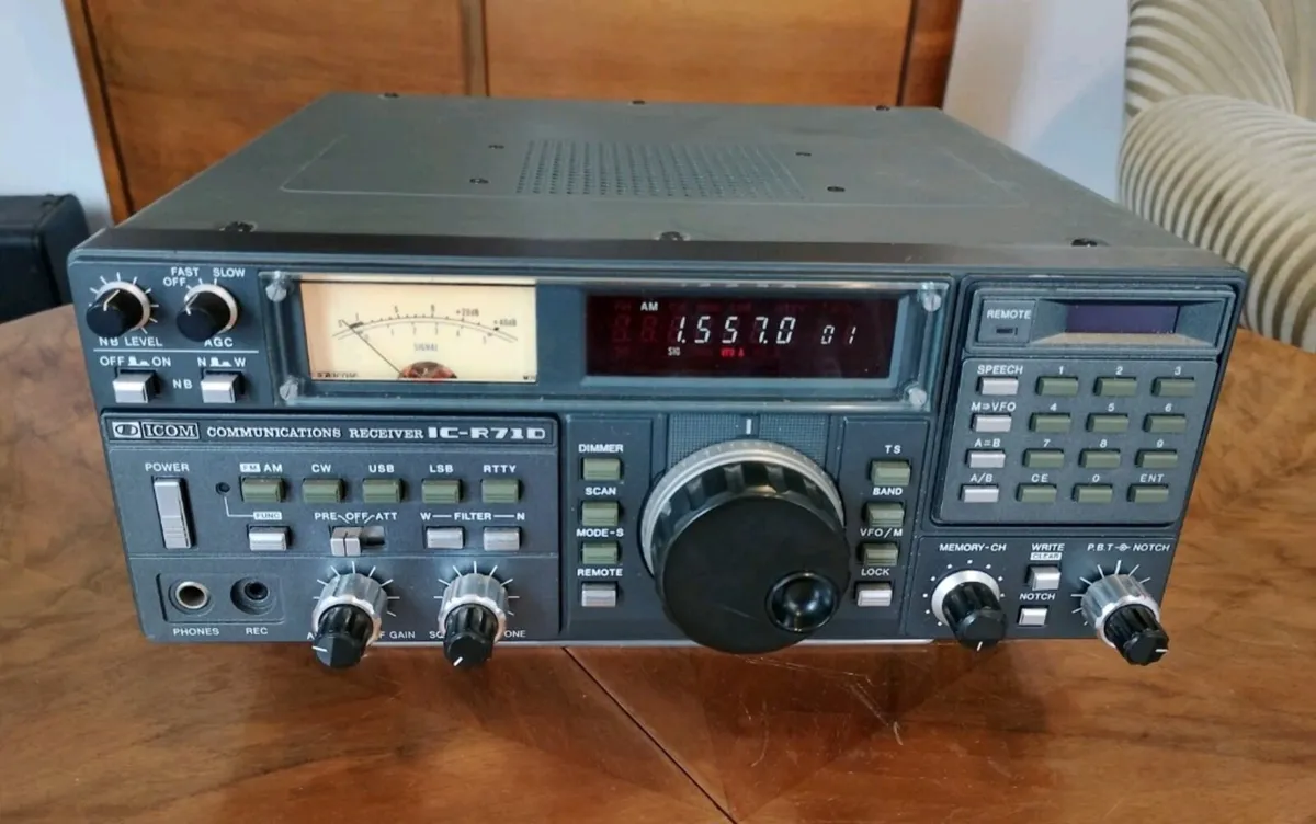 ICOM R71D HF COMMUNICATIONS RECEIVER - Image 1