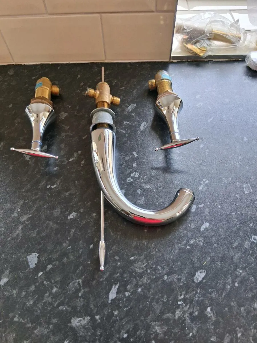 Kitchen taps - Image 2