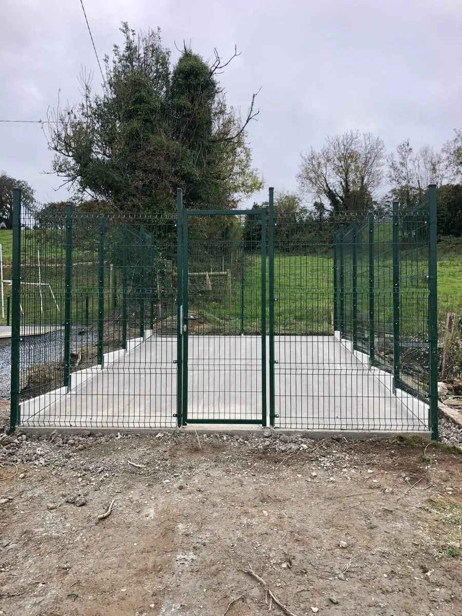 Dog Run. Cage. Concrete base - Image 1