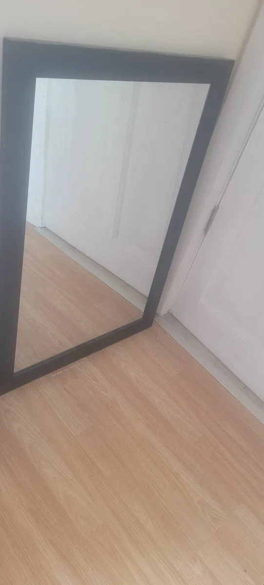 Picture and mirror - Image 2