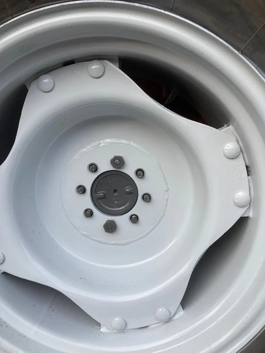 Massey Ferguson 135 front axel and wheels - Image 4