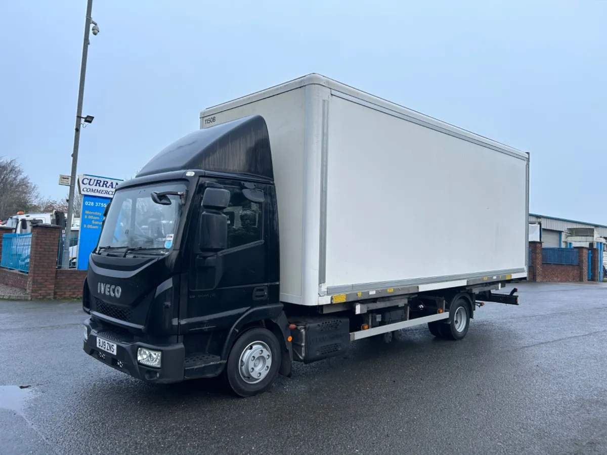 2019 iveco 7.5ton with 2 x demountable box - Image 1