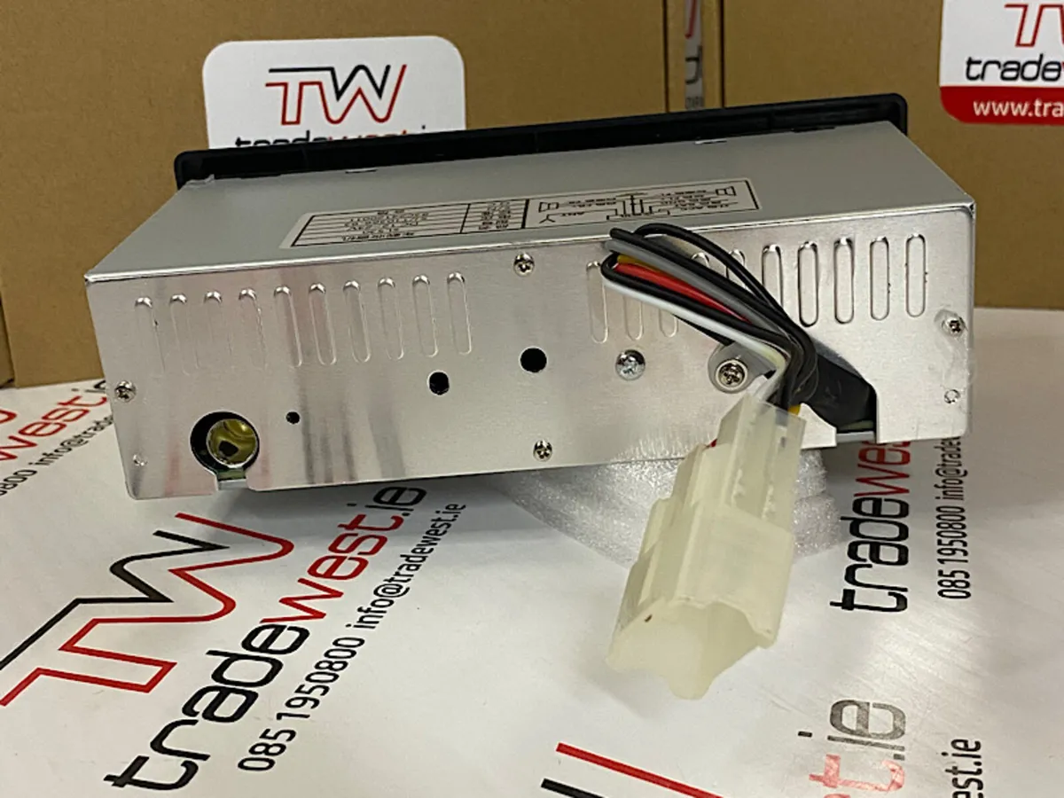 24V Radio with USB Port and SD Slot - Image 4