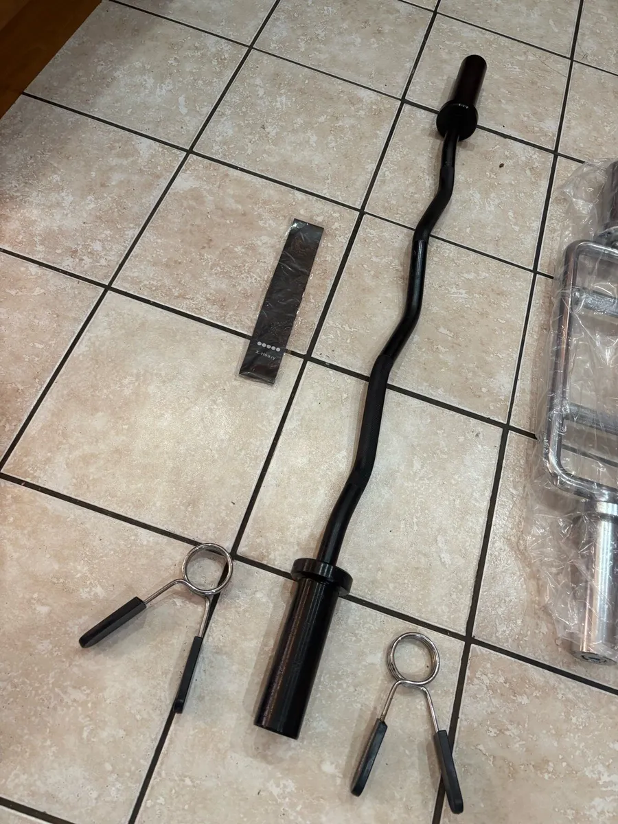 OLYMPIC EZ CURL + A NEW OLYMPIC TRI HAMMER BARBELL - Image 3