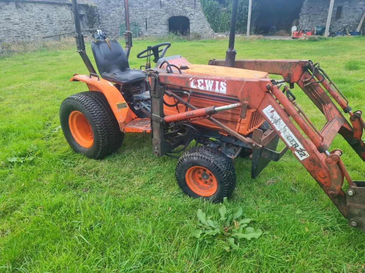 Kubota B1750 with Lewis Loader - Image 1