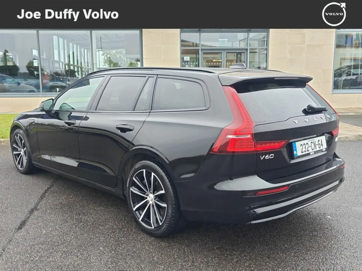 Volvo V60 PHEV T6 (350hp) Plus Dark AWD - Image 3