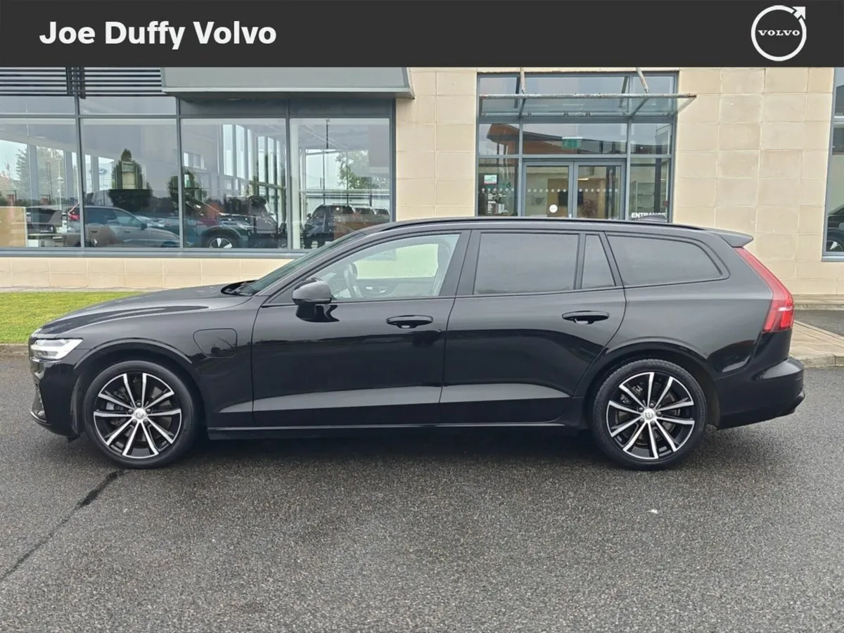 Volvo V60 PHEV T6 (350hp) Plus Dark AWD - Image 4