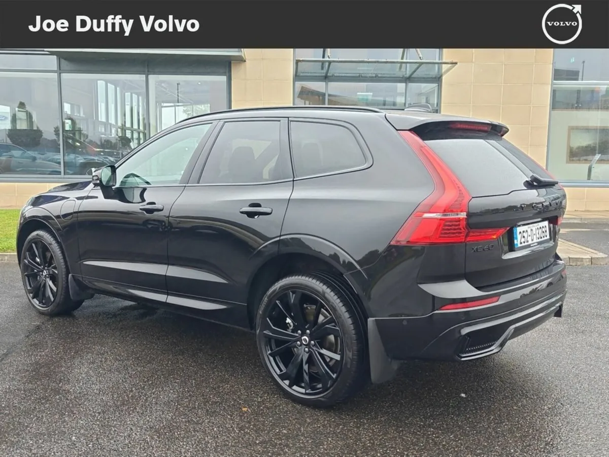 Volvo XC60 T6 AWD PHEV Ultra Black Edition - Image 3