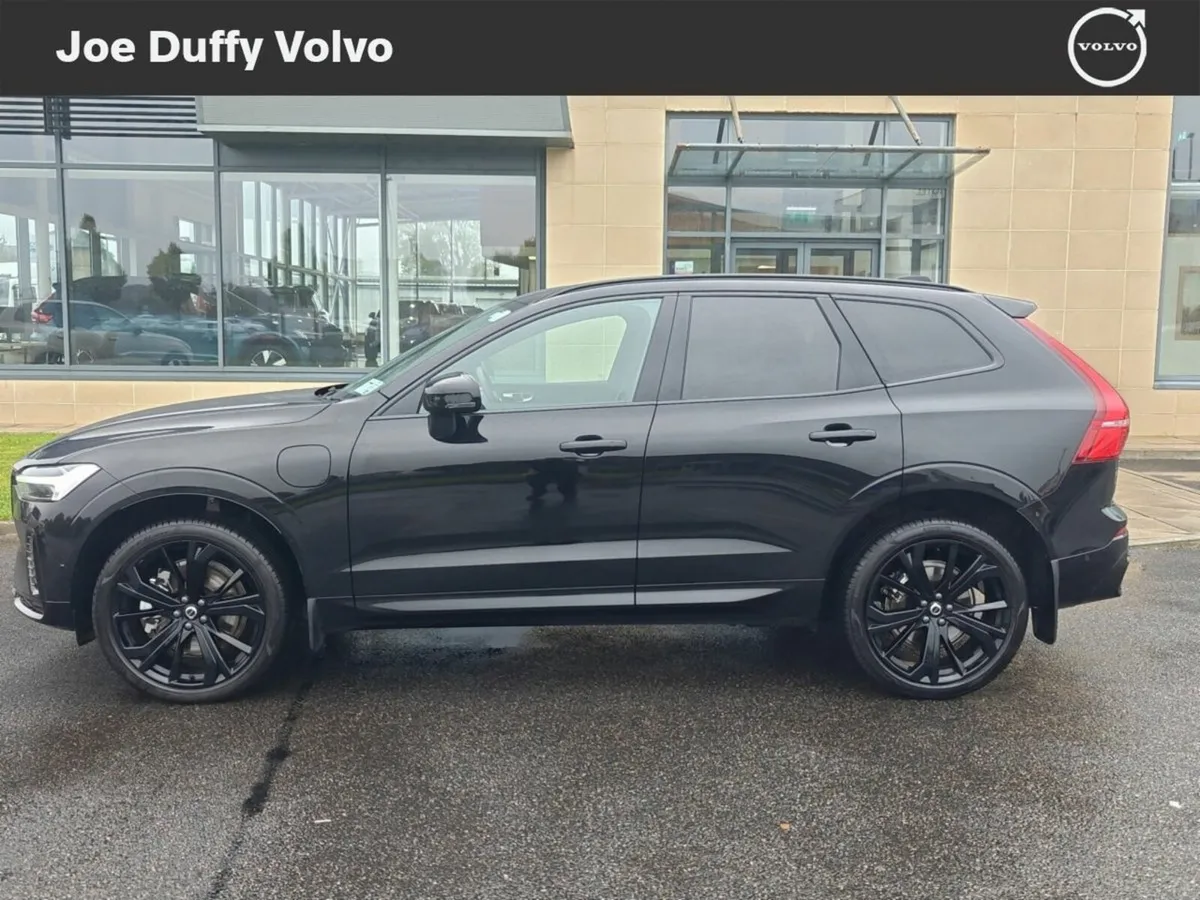 Volvo XC60 T6 AWD PHEV Ultra Black Edition - Image 4