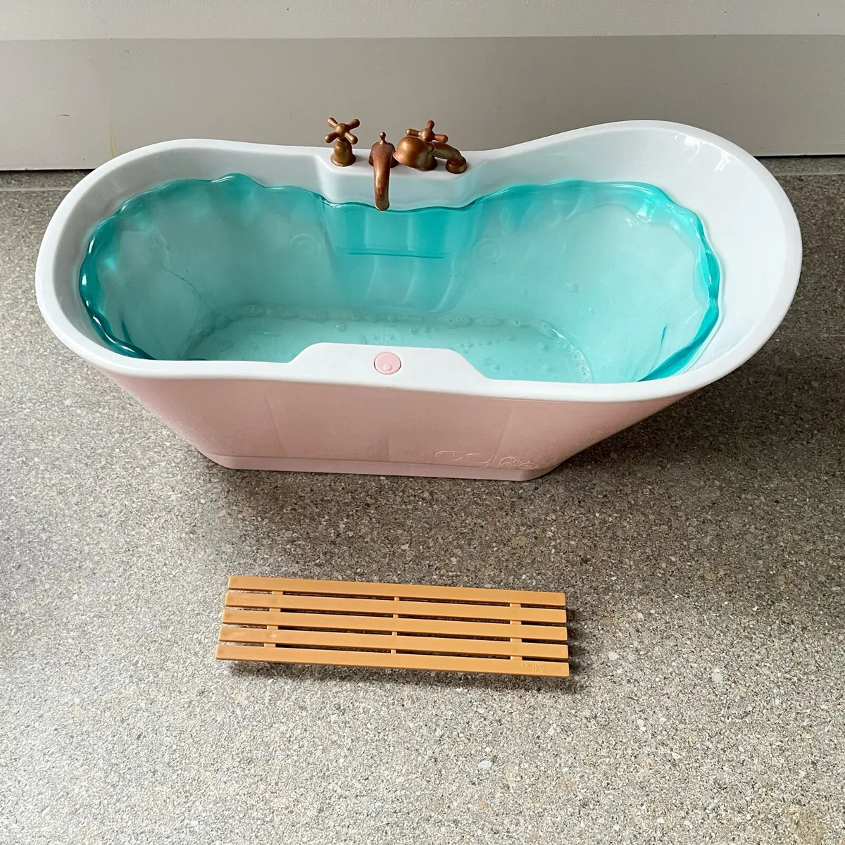 Our Generation bath and vanity table - Image 2