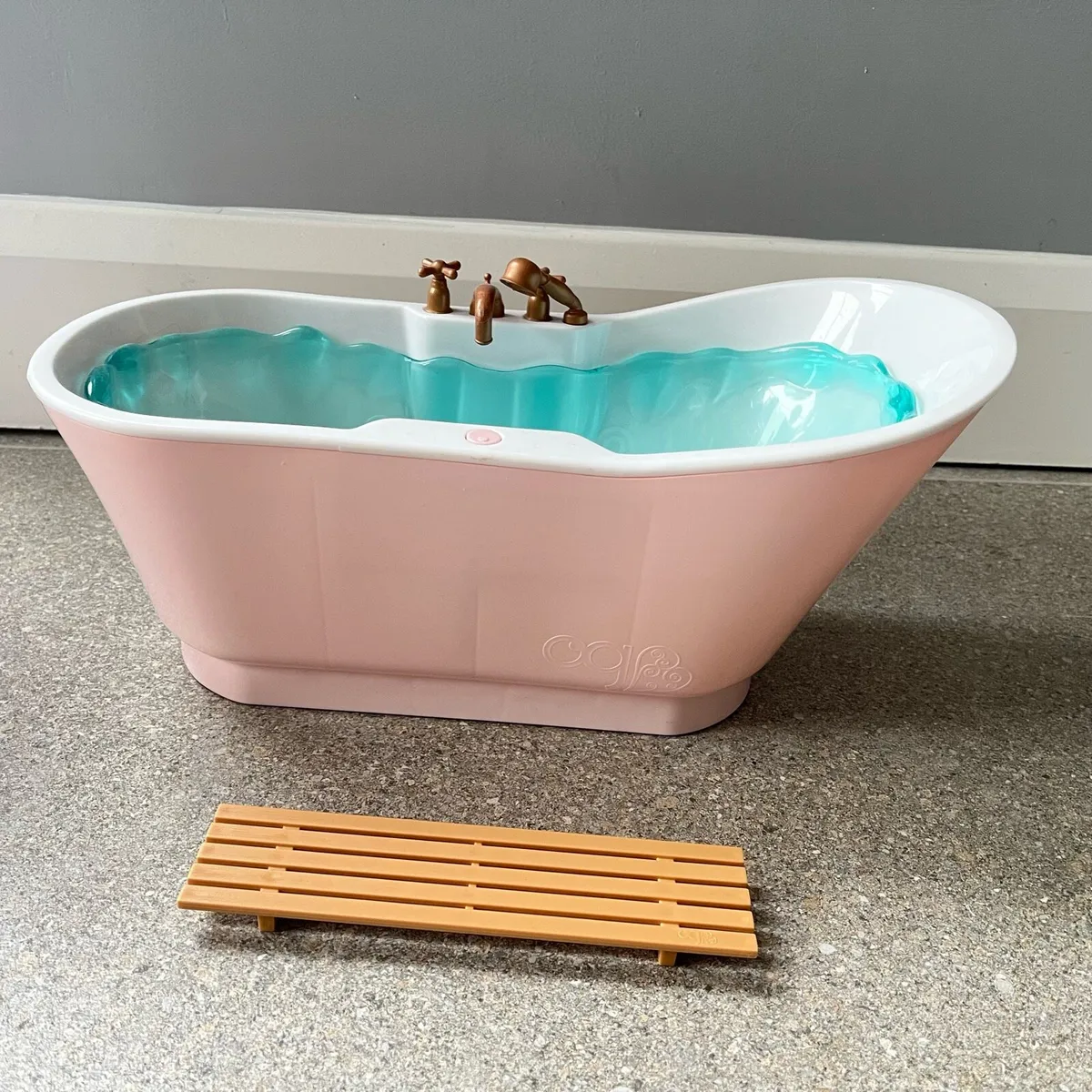 Our Generation bath and vanity table - Image 4