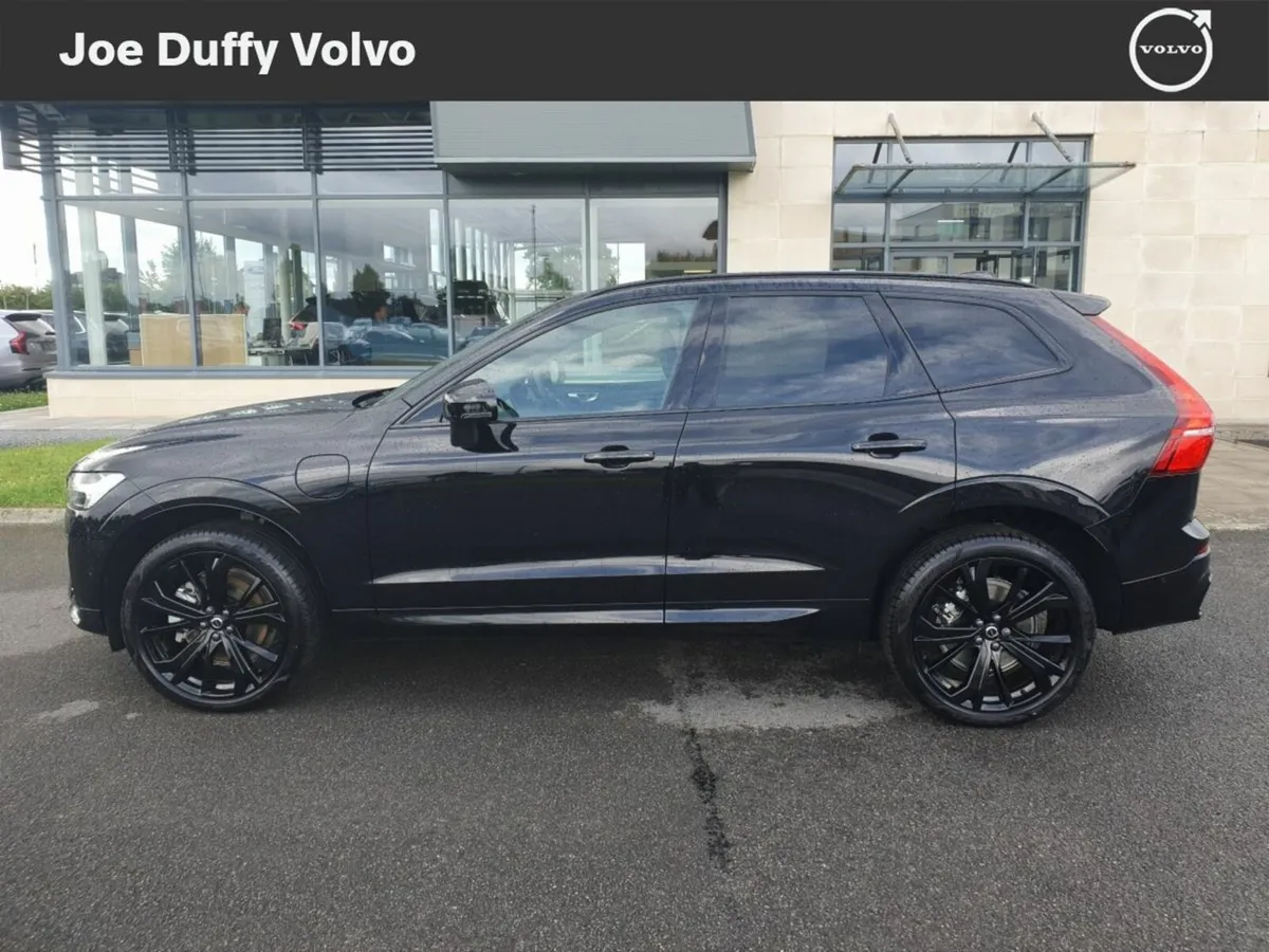 Volvo XC60 T6 AWD Black Edition * €8,100 saving fr - Image 4