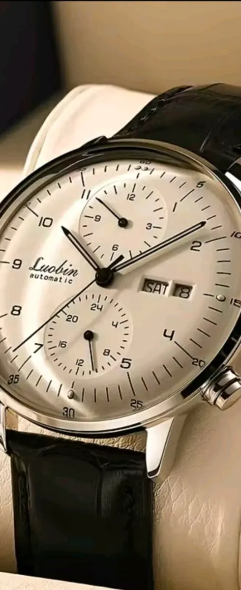 Men's watch - Image 1