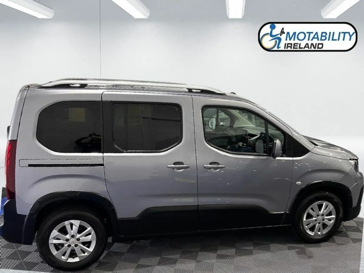 Peugeot Rifter Wheelchair Accessible - Image 3