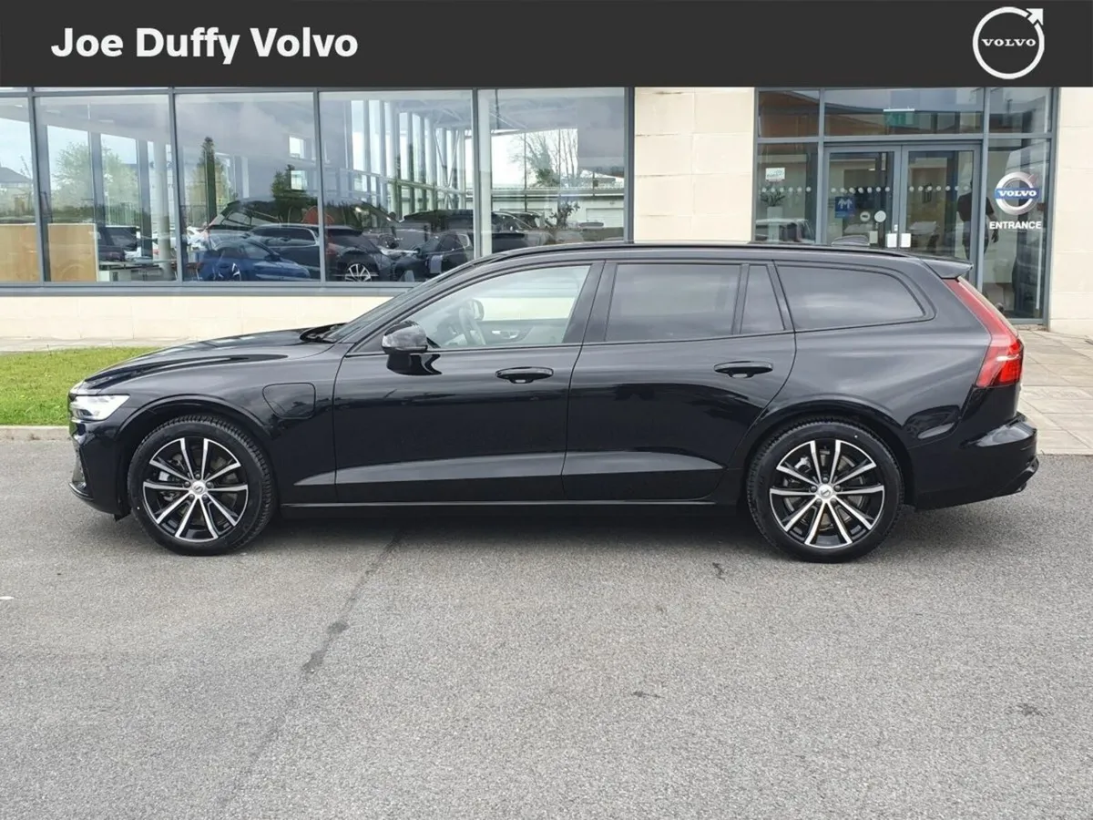 Volvo V60 Plus Dark T6 350hp *Harmon, Power Seats* - Image 4