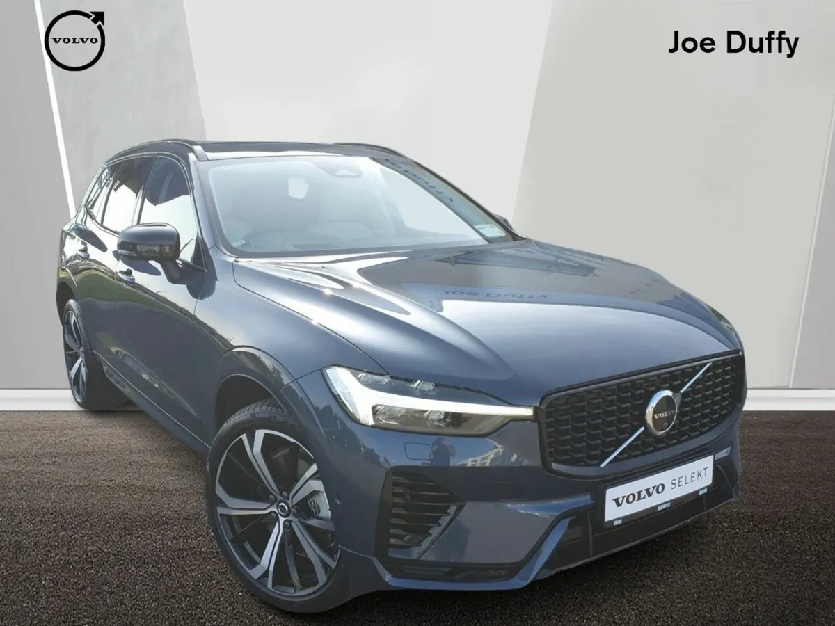 Volvo XC60 T6 AWD PHEV Ultra Dark - Image 1