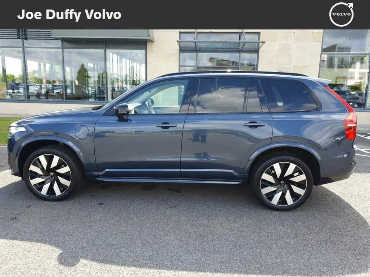 Volvo XC90 T8 PHEV AWD Plus Dark - Image 4