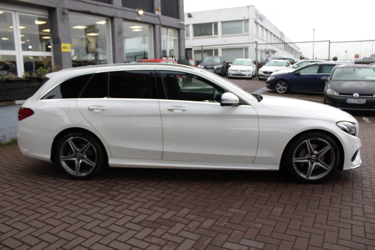 C220D AMG-LINE LAUREUS EDITION WITH PANORAMIC SUNR - Image 3