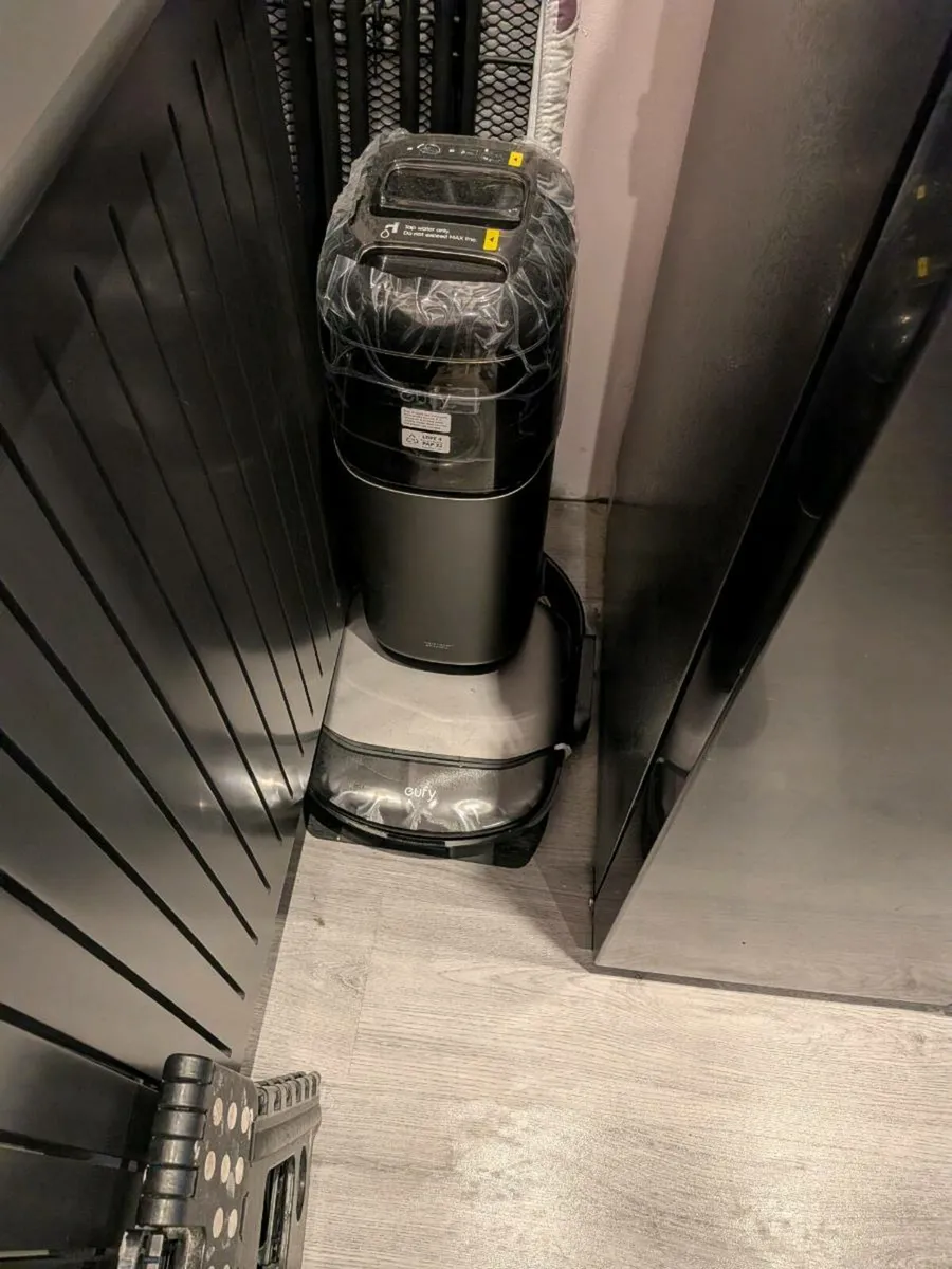 Eufy robot hoover - Image 1