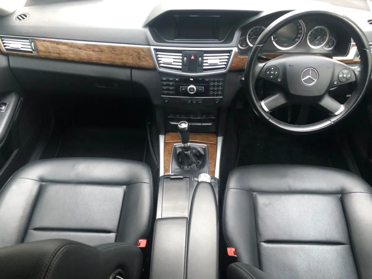 2012 MERCEDES E200 ONE OWNER MANUAL - Image 2