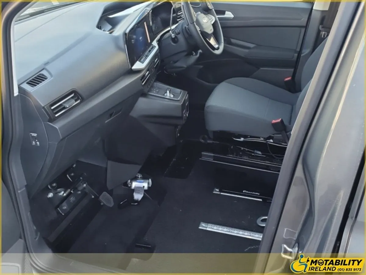 Ford Tourneo Connect Wheelchair Accessible - Image 4