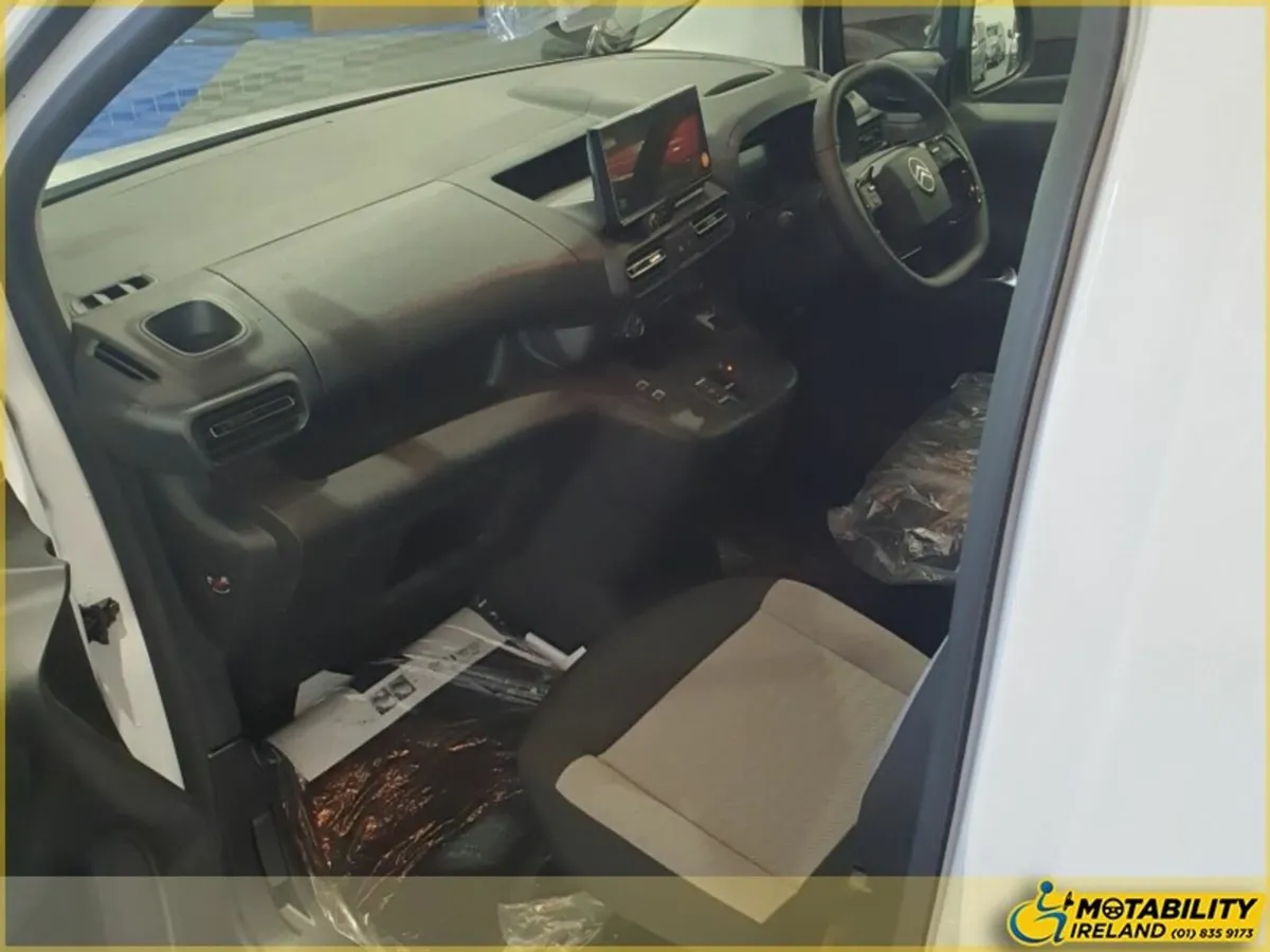 Citroen Berlingo LWB 5 seats Wheelchair Accessible - Image 4