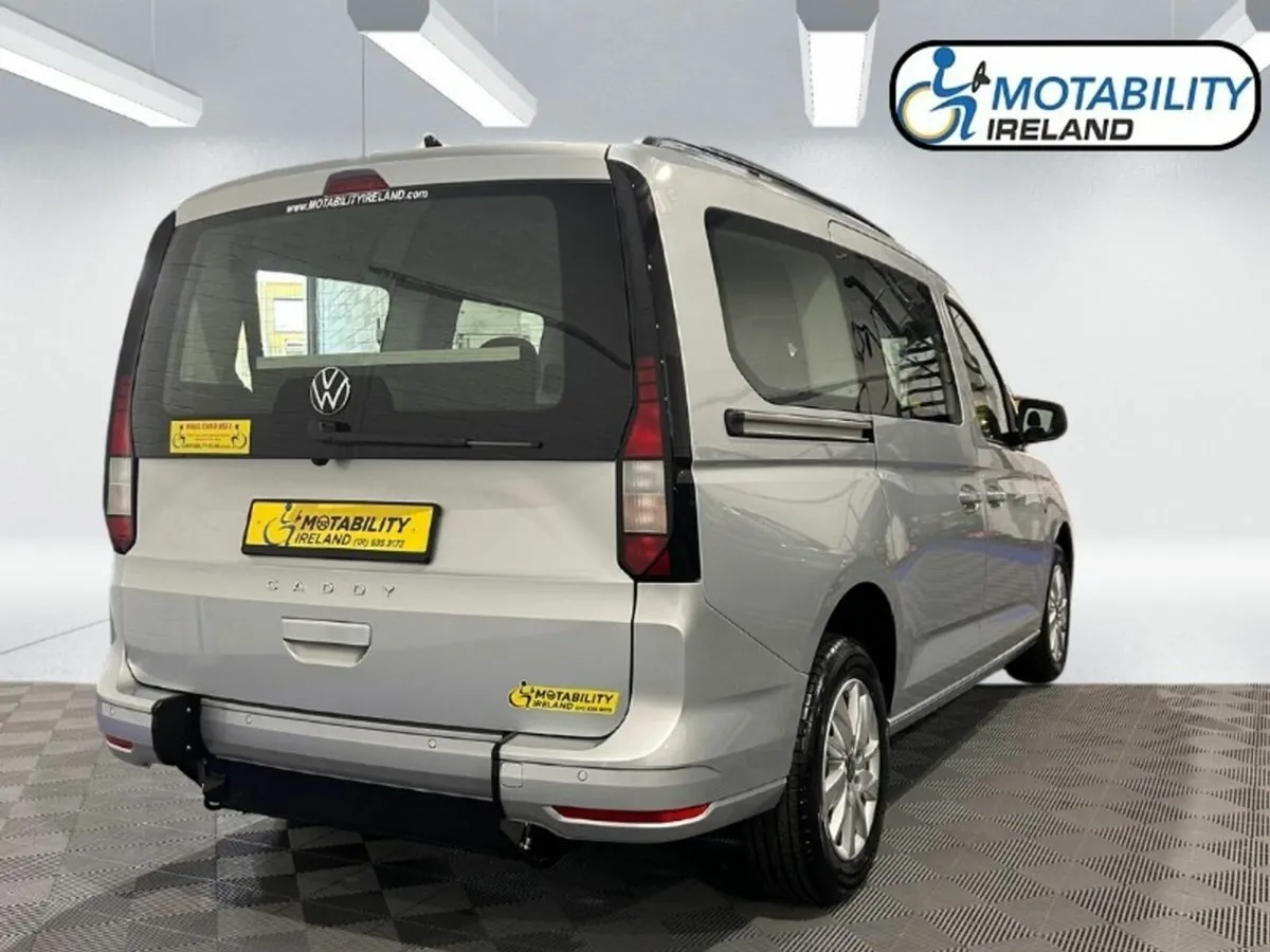 Volkswagen Caddy Maxi Life Wheelchair Accessible T - Image 2